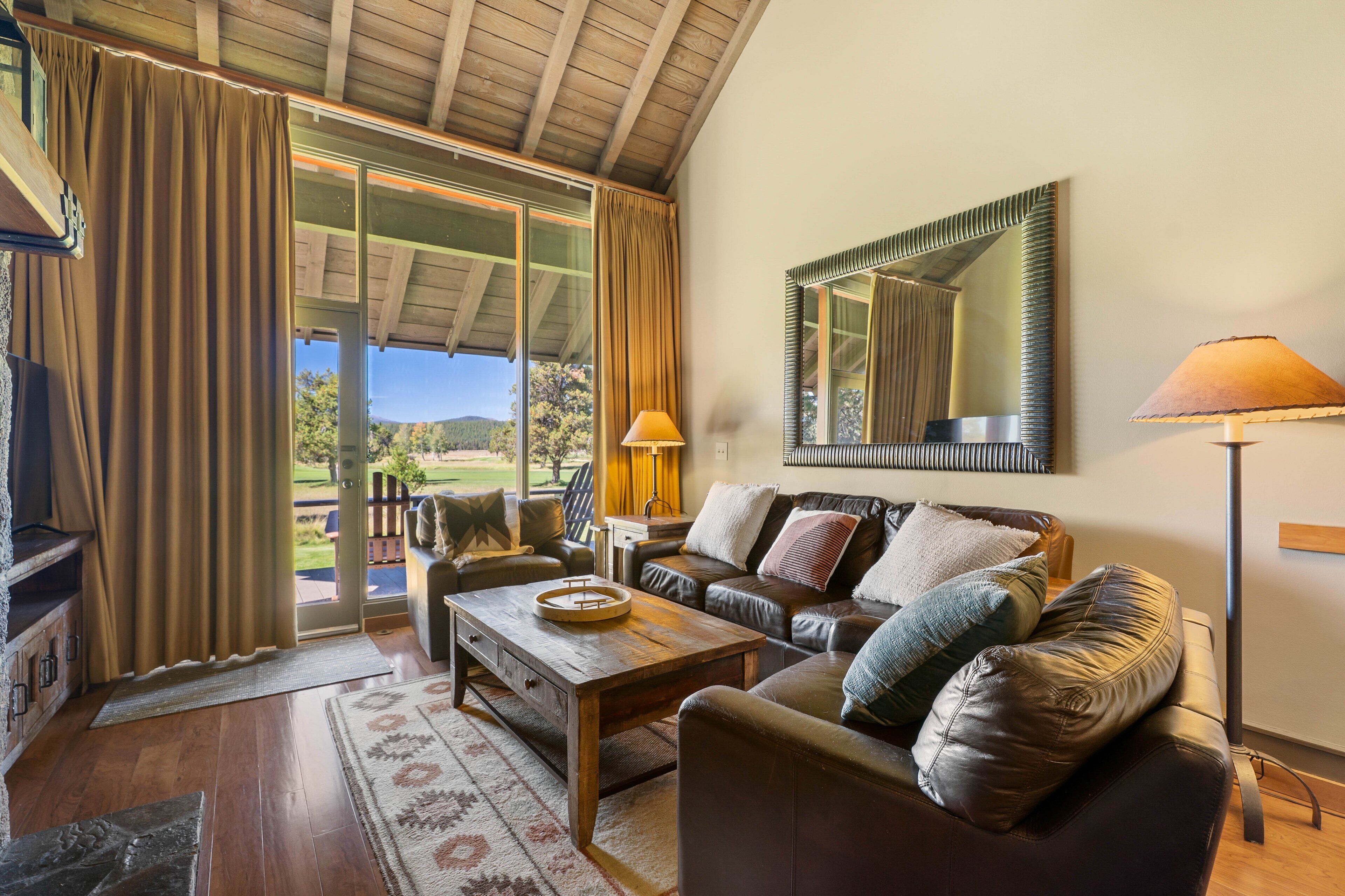 Townhome, 3 Bedrooms | Living area