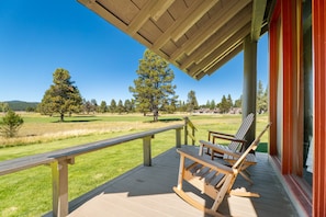 Townhome, 3 Bedrooms | Terrace/patio - Meadows Retreat 226 3 Bedroom Townhouse (Bend)