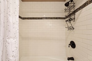 Condo, 2 Bedrooms | Bathroom | Towels - Abbot House 4 2 Bedroom Condo (Bend)