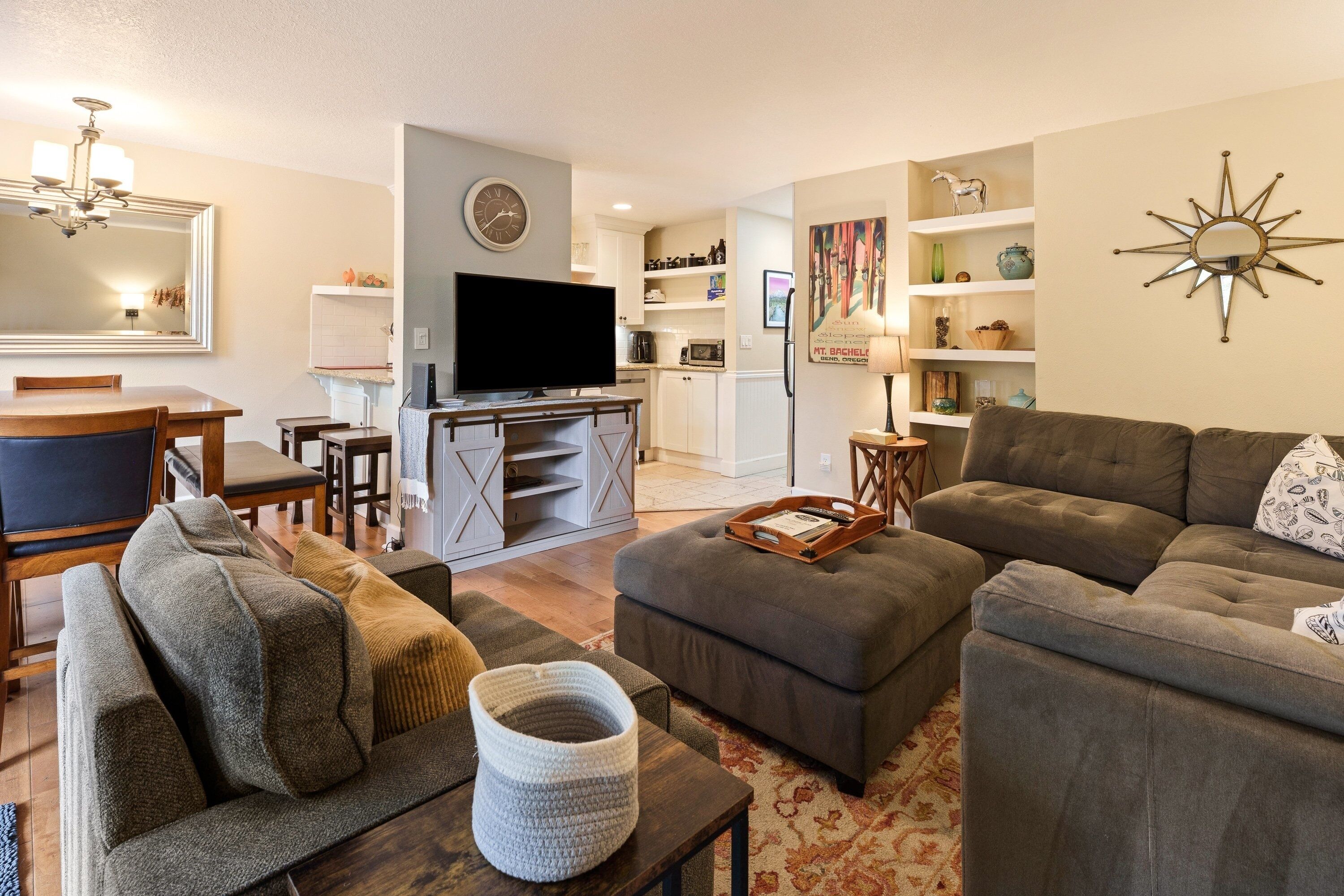 Condo, 2 Bedrooms | Living area