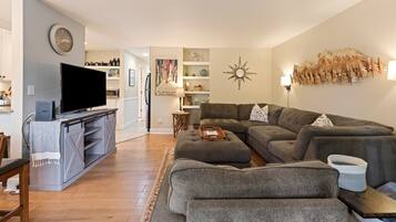 Condo, 2 Bedrooms | Living area