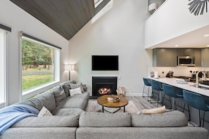 Stadtwohnung, 3 Schlafzimmer | Wohnbereich | Smart-TV