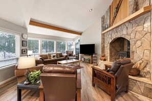 House, 4 Bedrooms | Living area - Tan Oak 15 4 Bedroom Home (Bend)