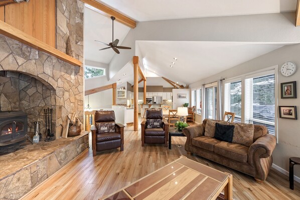 Casa, 4 habitaciones | Área de sala de estar