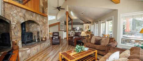 House, 4 Bedrooms | Living area