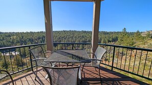 Outdoor dining - Mt Bachelor Village 324 A Sr 1 Bedroom Condo (Bend)