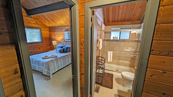 Casa, 2 quartos | Banheiro | Toalhas de banho