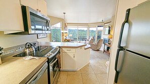 Private kitchen - Mt Bachelor Village 332 2 Bedroom Condo (Bend)