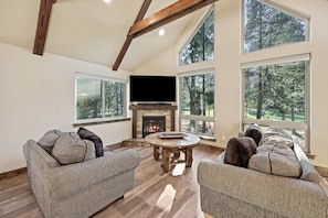 House, 5 Bedrooms | Living area - Augusta 3 5 Bedroom Home (Bend)