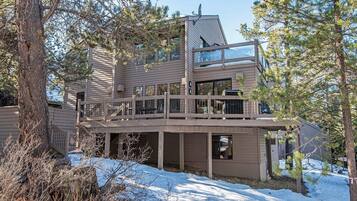 House, 5 Bedrooms | Exterior