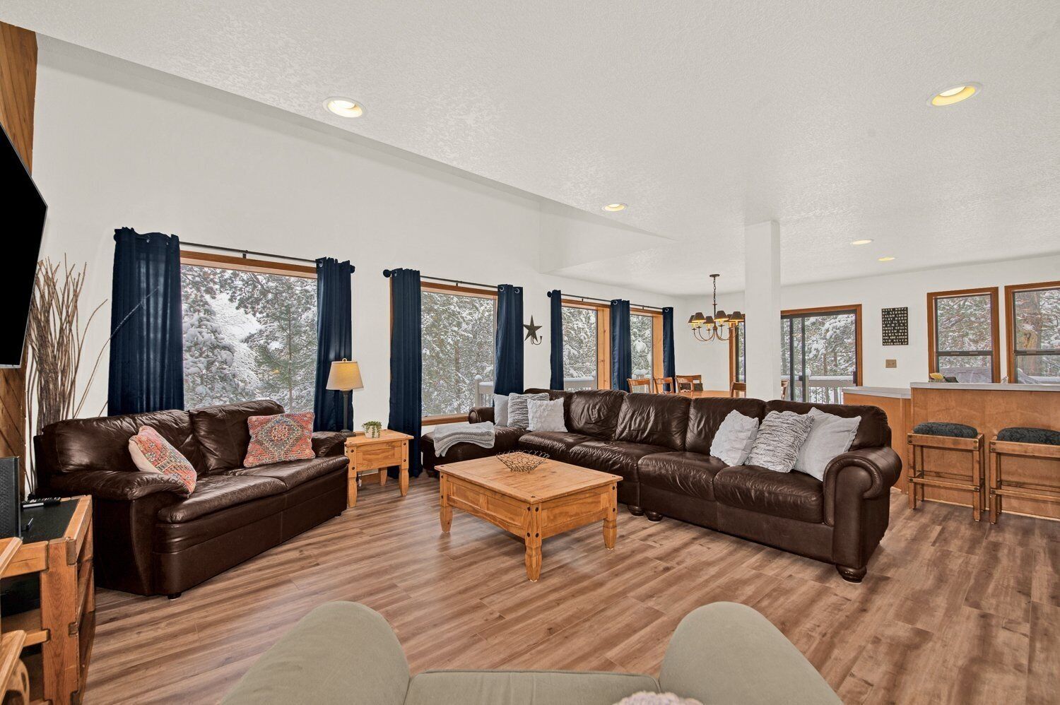 House, 5 Bedrooms | Living area