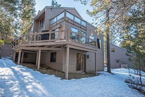 House, 5 Bedrooms | Exterior - Yellow Pine 10 5 Bedroom Home (Bend)