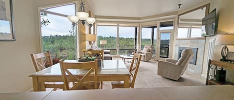 Condo, 1 Bedroom | Living area