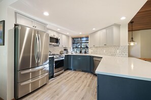 Casa, 3 quartos | Cozinha privada | Geladeira, fogão, cafeteira/chaleira, torradeira