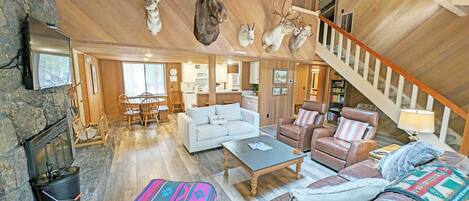 House, 4 Bedrooms | Living area