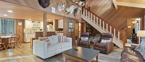 Maison, 4 chambres | Aire de séjour | Téléviseur connecté