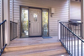 House, 2 Bedrooms | Exterior detail - Lark 4 2 Bedroom Home (Bend)