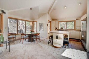 House, 3 Bedrooms | Private kitchen | Oven - Rocky Mountain 4 3 Bedroom Home (Bend)
