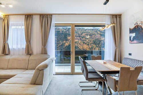 Apartment 'Elsa' with Mountain Views, Private Terrace and Wi-Fi