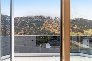 Interior - Apartment 'Elsa' with Mountain Views, Private Terrace and Wi-Fi (Fließ)