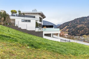 Exterior - Apartment 'Elsa' with Mountain Views, Private Terrace and Wi-Fi (Fließ)