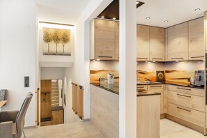 Interior - Apartment 'Elsa' with Mountain Views, Private Terrace and Wi-Fi (Fließ)