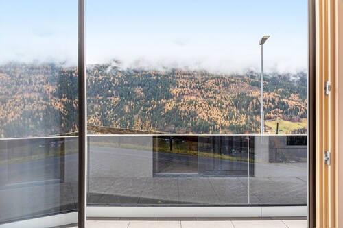 Apartment 'Elsa' with Mountain Views, Private Terrace and Wi-Fi