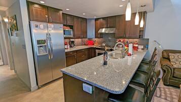 Condo, 2 Bedrooms | Private kitchen | Fridge, oven, coffee/tea maker