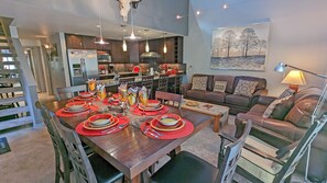 Condo, 2 Bedrooms | Dining - Mt View Lodge 36 2 Bedroom Condo (Bend)