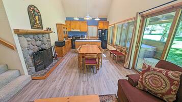 Condo, 3 Bedrooms | Interior