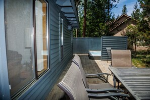House, 4 Bedrooms | Terrace/patio - Blue Goose 16 4 Bedroom Home (Bend)