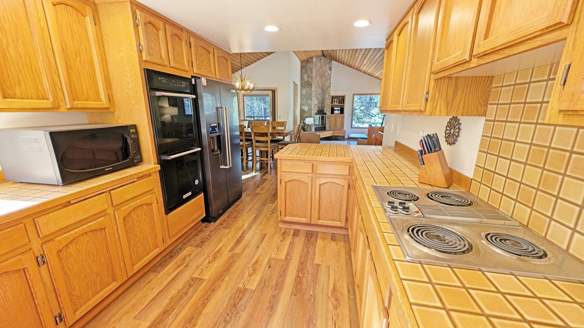 House, 4 Bedrooms | Private kitchen | Fridge, oven, coffee/tea maker