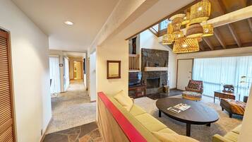 Condo, 3 Bedrooms | Living area