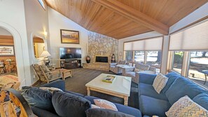 House, 4 Bedrooms | Living area - Grouse 4 4 Bedroom Home (Bend)
