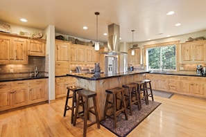 House, 4 Bedrooms | Private kitchen | Fridge, oven - Wallowa 22 4 Bedroom Home (Bend)