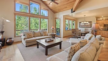 House, 4 Bedrooms | Living area