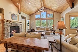 House, 4 Bedrooms | Living area - Wallowa 22 4 Bedroom Home (Bend)