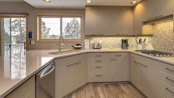 Rumah, 3 kamar tidur | Dapur pribadi | Lemari es, oven, mesin pembuat kopi/teh, dan pemanggang roti