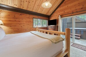 Cabin, 2 Bedrooms - Pole House 10 2 Bedroom Cabin (Bend)
