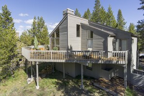 House, 3 Bedrooms | Exterior - White Elm 29 3 Bedroom Home (Bend)