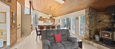 單棟房屋, 4 間臥室 | 客廳