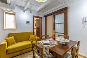 Dining - Casa Carolina with Private Terrace, Wi-Fi and Air Conditioning (Pozzallo)