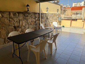Outdoor dining - Casa Carolina with Private Terrace, Wi-Fi and Air Conditioning (Pozzallo)