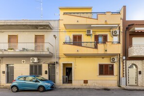 Exterior - Casa Carolina with Private Terrace, Wi-Fi and Air Conditioning (Pozzallo)