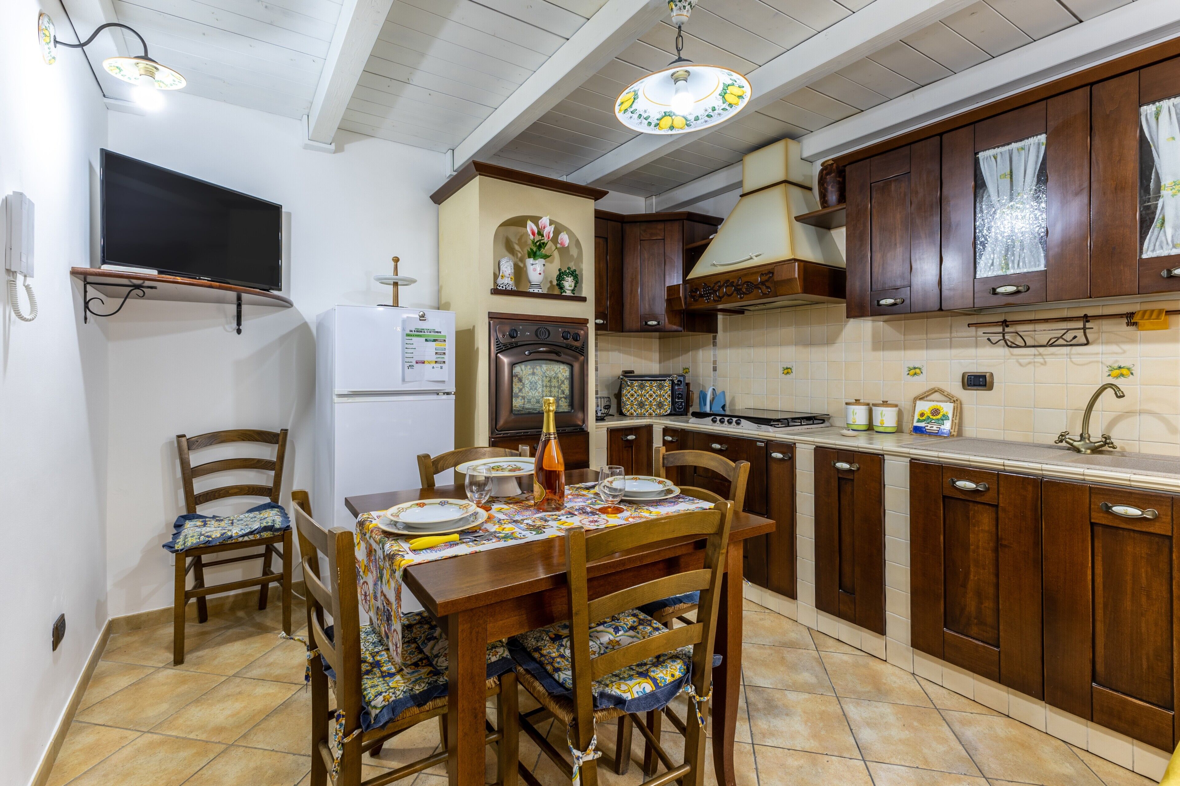 Fridge, oven, stovetop, coffee/tea maker