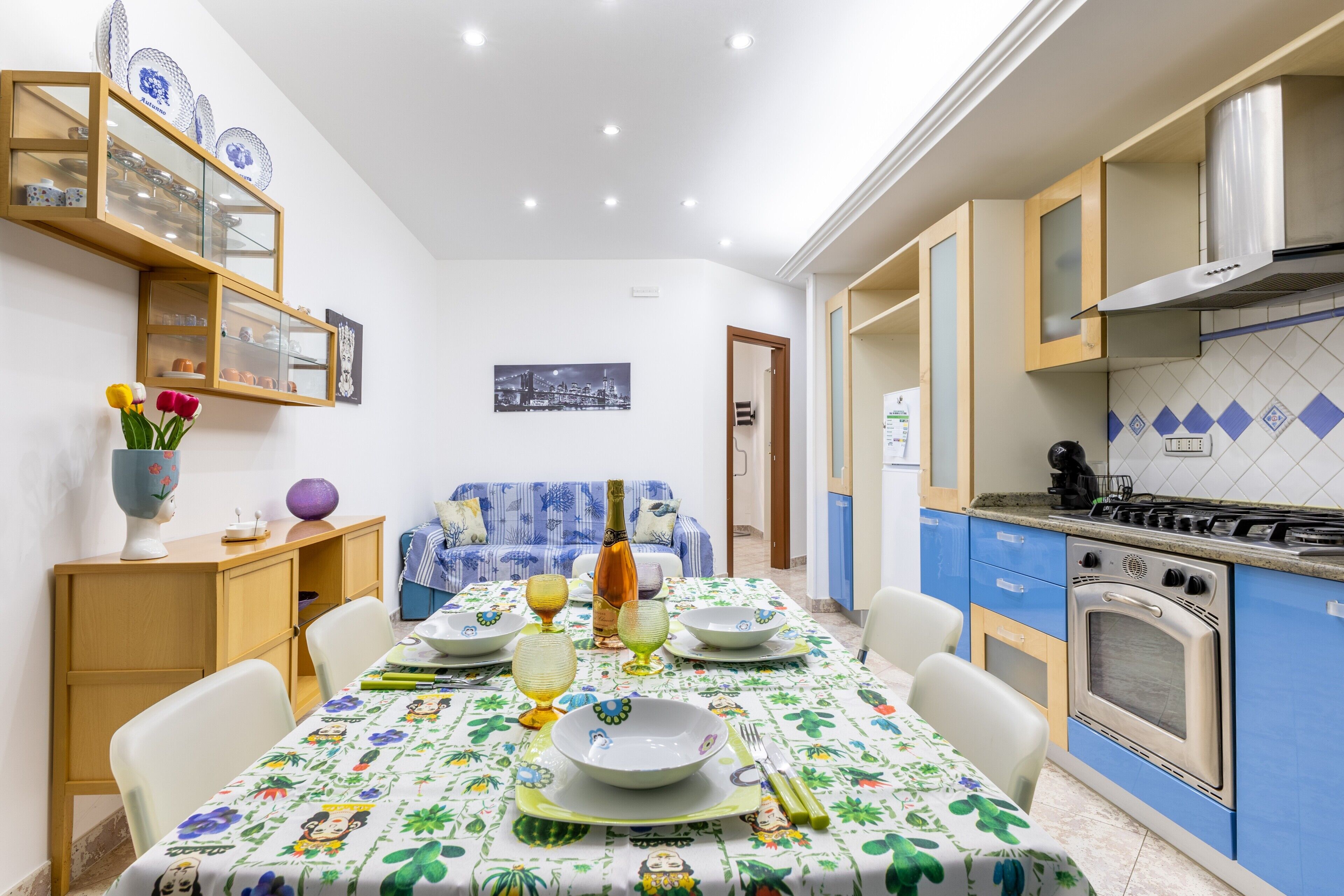 Frigorifero, forno, piano cottura, lavastoviglie