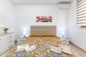 1 bedroom, iron/ironing board, WiFi, bed sheets - Casa Carolina with Wi-Fi and Air Conditioning (Pozzallo)