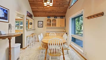 House, 2 Bedrooms | Dining