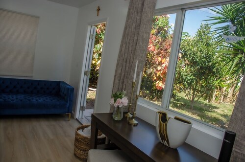 Peaceful 2-bedroom guest house with AC in charming Cutler Bay