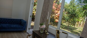 Peaceful 2-bedroom house with AC in charming Cutler Bay